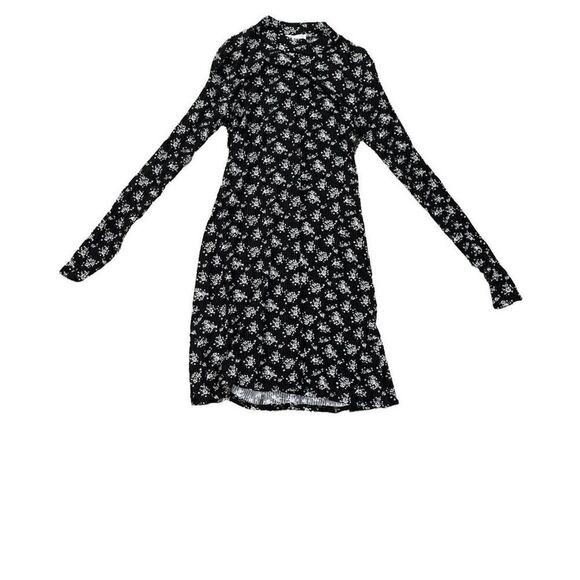 NEW with tags Tilly’s SIZE  small DRESS
approximately 32” hem to hem and 20” pit - Picture 1 of 3